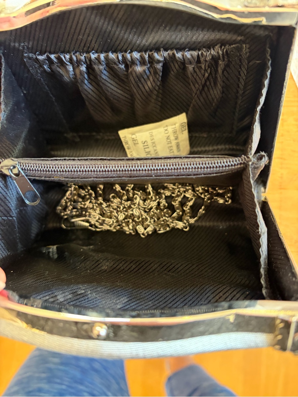Elegant Silver Satin Evening Bag with Silver Frame - Picture 6 of 6